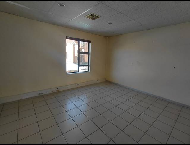 99M² OFFICE TO LET IN FOURWAYS